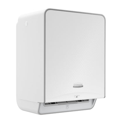 Il distributore elettronico di asciugamani Kimberly-Clark Professional™ Icon™, di colore bianco, presenta una forma rettangolare con bordi arrotondati, un design a parete, un logo sulla parte anteriore e un’apertura nella parte inferiore per asciugarsi le mani in modo igienico e senza contatto.
