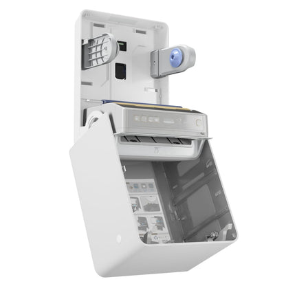 Il distributore elettronico di asciugamani in rotolo Kimberly-Clark Professional™ Icon™, di colore bianco, prodotto da Kimberly-Clark GmbH, viene montato a parete con lo sportello aperto e presenta scomparti, attacchi, istruzioni illustrate e un sensore per un'asciugatura igienica delle mani senza contatto.