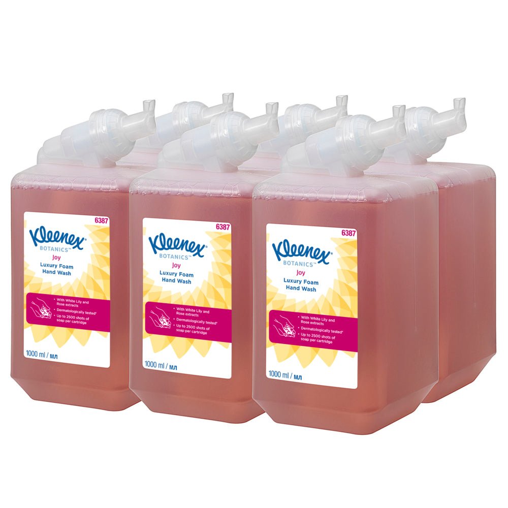 Sei cassette da 1 litro di Kleenex® Botanics™ Luxury Foam Hand Wash della Kimberly-Clark GmbH, ciascuna riempita con liquido rosso e ingredienti vegetali, sono disposte ordinatamente in due file da tre. Ogni cartuccia eroga schiuma ed è fornita in una scatola da sei pezzi.