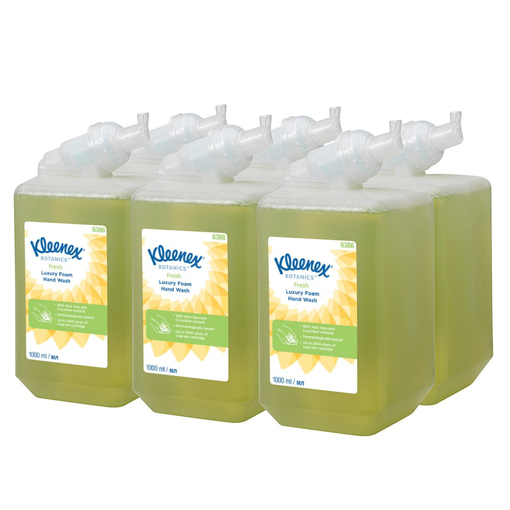 Sei cassette da 1 litro di Kleenex® Botanics™ Luxury Foam Hand Wash della Kimberly-Clark GmbH, ciascuna con liquido verde e etichetta bianca/verde, sono disposte in due file da tre. Confezione: scatola con 6 cartucce.