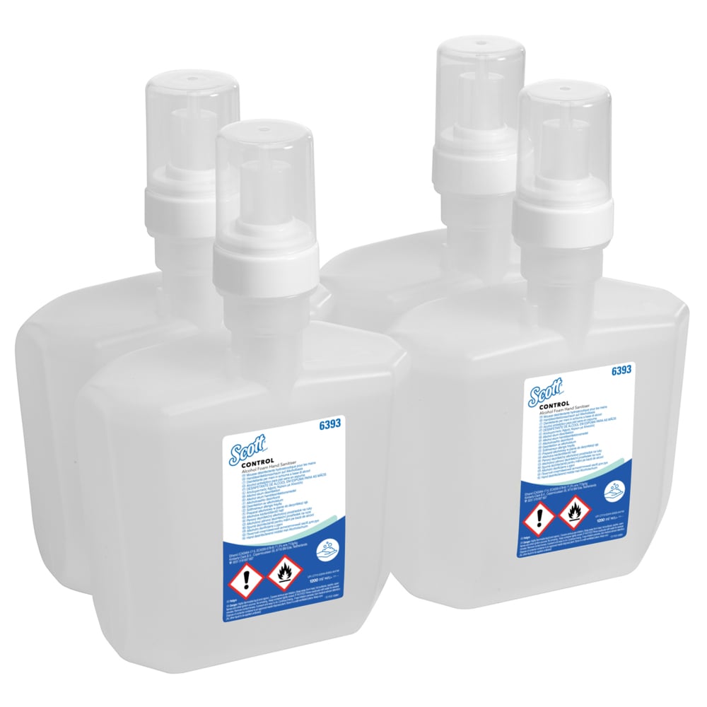 Quattro cassette trasparenti da 1,2L di schiuma disinfettante per le mani Scott® CONTROL della Kimberly-Clark GmbH con coperchio bianco ed etichette blu-bianche con simboli di pericolo sono disposte in due file - ideali per un'igiene efficace delle mani.