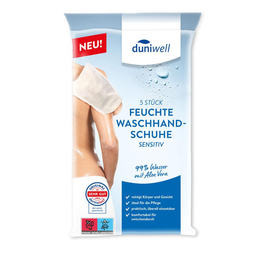 Eine Packung Duni GmbH Feuchte Waschhandschuhe sensitiv - Sanfte Reinigung für die Haut (5 Stück), ideal für empfindliche Haut, mit 99% Wasser und Aloe vera. Die Verpackung zeigt einen Teil des Rückens und der Schulter eines Menschen.