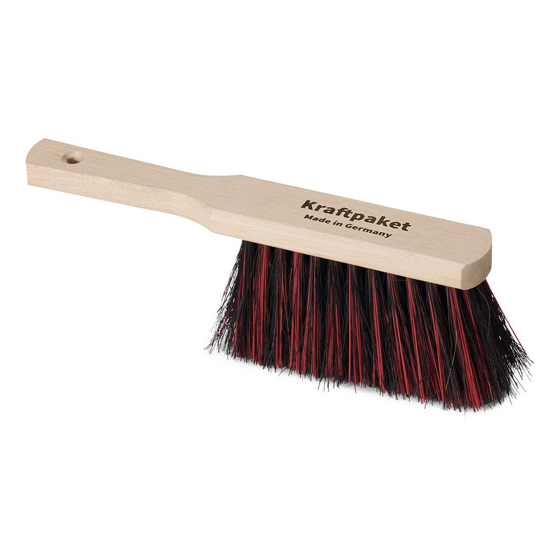 La spazzola a mano Nölle Profi Brush da 30 cm in Arenga/Elaston di Nölle Profi Brush Bürsten- & Pinseltechnik e.K. ha un manico in legno chiaro con "Kraftpaket Made in Germany" e setole nero/rosse, raffigurata su sfondo bianco.