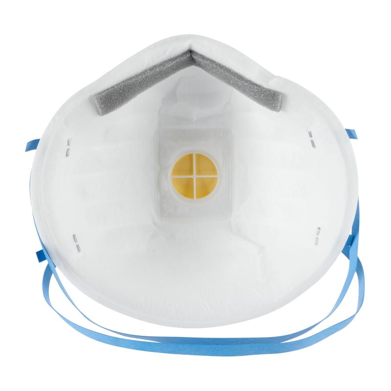 La maschera antiparticolato 3M™ Cool Flow™ 8822, FFP2, di 3M Deutschland GmbH è una maschera respiratoria bianca con valvola gialla al centro, schiuma grigia sopra per imbottitura e due bande elastiche blu ai lati.