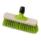 Il Nölle Profi Brush Prestige Kratzbesen 29 cm si distingue per un blocco di legno di faggio chiaro, setole di elaston verde brillante e un attacco in plastica verde - di Nölle Profi Brush Bürsten- & Pinseltechnik e.K.