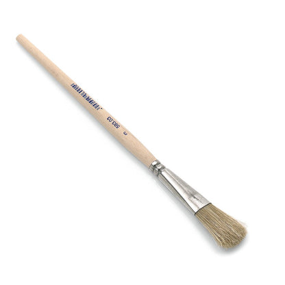Il pennello per smalto extra pieno Nölle Profi Brush di Nölle Profi Brush Bürsten- & Pinseltechnik e.K. è dotato di setole naturali, una ghiera metallica, un manico in legno chiaro con stampa blu e una punta del pennello per smalto leggermente a ventaglio.