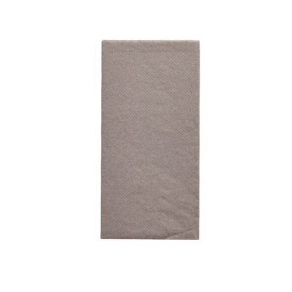 Un tovagliolo rettangolare, piegato con cura, marrone chiaro PAPSTAR della 'DAILY Collection' nel formato 32 cm x 32 cm con piega 1/8 giace su un semplice sfondo bianco e dona un tocco di comfort sostenibile a qualsiasi decorazione da tavola.