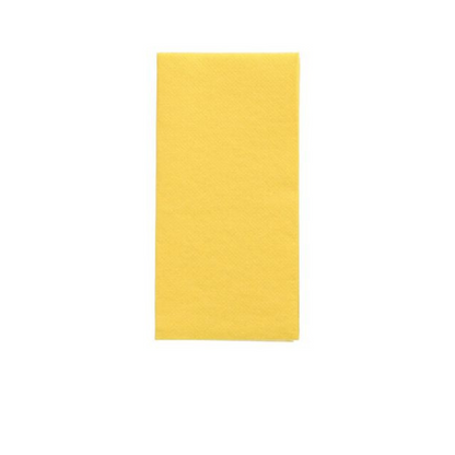 Un singolo tovagliolo rettangolare giallo, piegato con cura, della PAPSTAR Tovaglioli 'DAILY Collection' 1/8 piega 32 cm x 32 cm della PAPSTAR GmbH è centrato come decorazione da tavola su un semplice sfondo bianco.