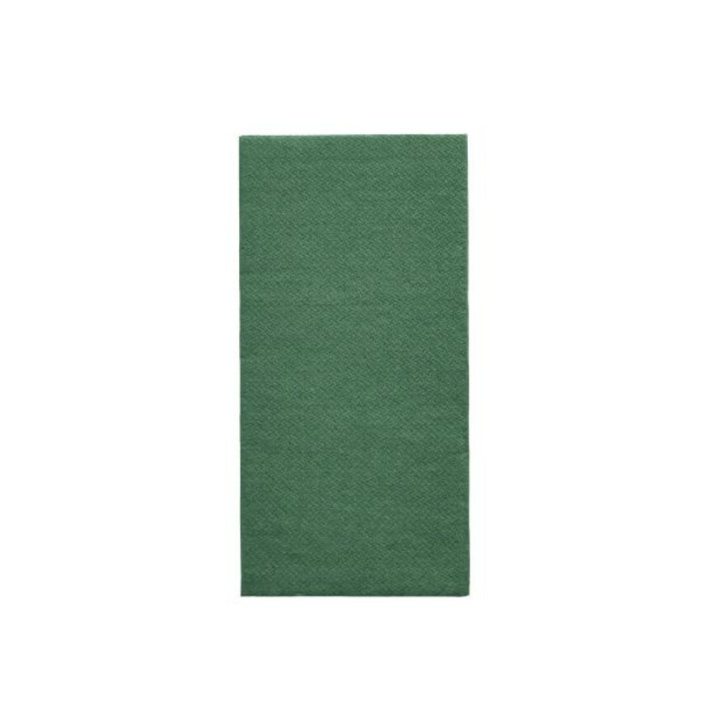 Un tappetino da yoga rettangolare verde giace piatto e ha una superficie leggermente strutturata che offre comfort duraturo su uno sfondo bianco semplice.