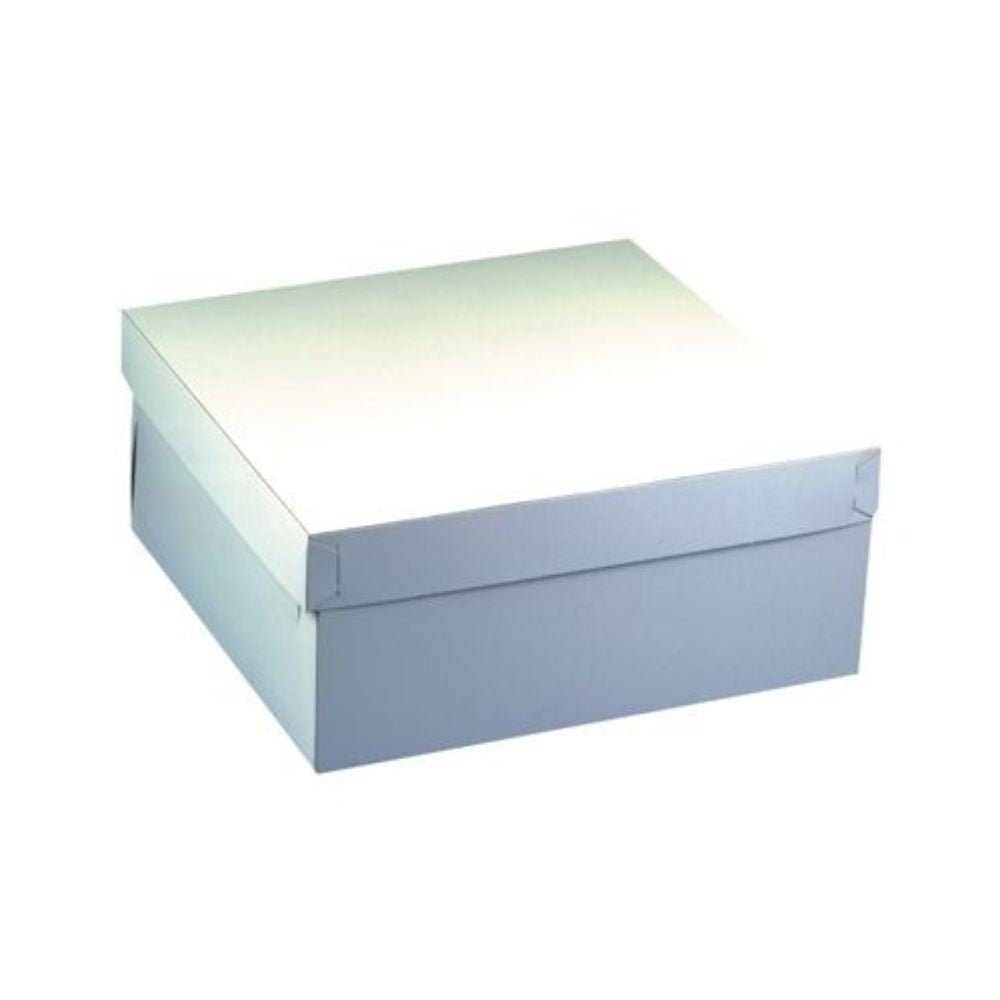 È raffigurata una PAPSTAR 10 scatole per torte, con coperchio, cartone rettangolare bianco della PAPSTAR GmbH, chiusa con il coperchio appoggiato. La scatola quadrata bianca (30x30x13 cm) è leggermente inclinata su uno sfondo bianco.
