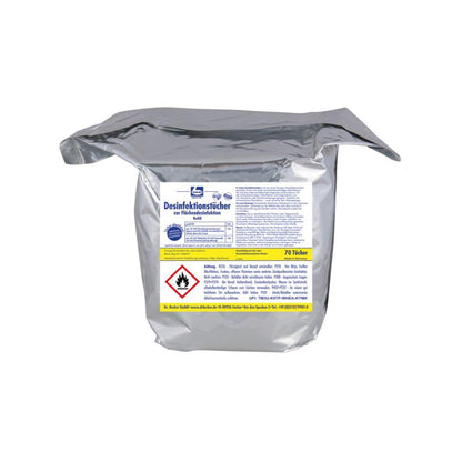 Una confezione argentata con scritte in tedesco e un avviso rosso "Infiammabile" contiene 70 Dr. Becher salviette disinfettanti per la disinfezione delle superfici della Dr. Becher GmbH, perfette per la disinfezione senza residui di superfici resistenti all'alcool.