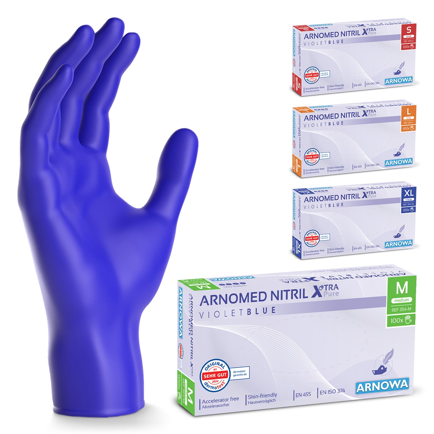 Una mano destra sollevata indossa un guanto in nitrile viola-blu ARNOMED NITRIL XTRA PURE della ARNOWA GmbH. Sono raffigurate cinque scatole di questi guanti monouso delicati sulla pelle e privi di acceleratori, con la scatola verde (M) in primo piano.