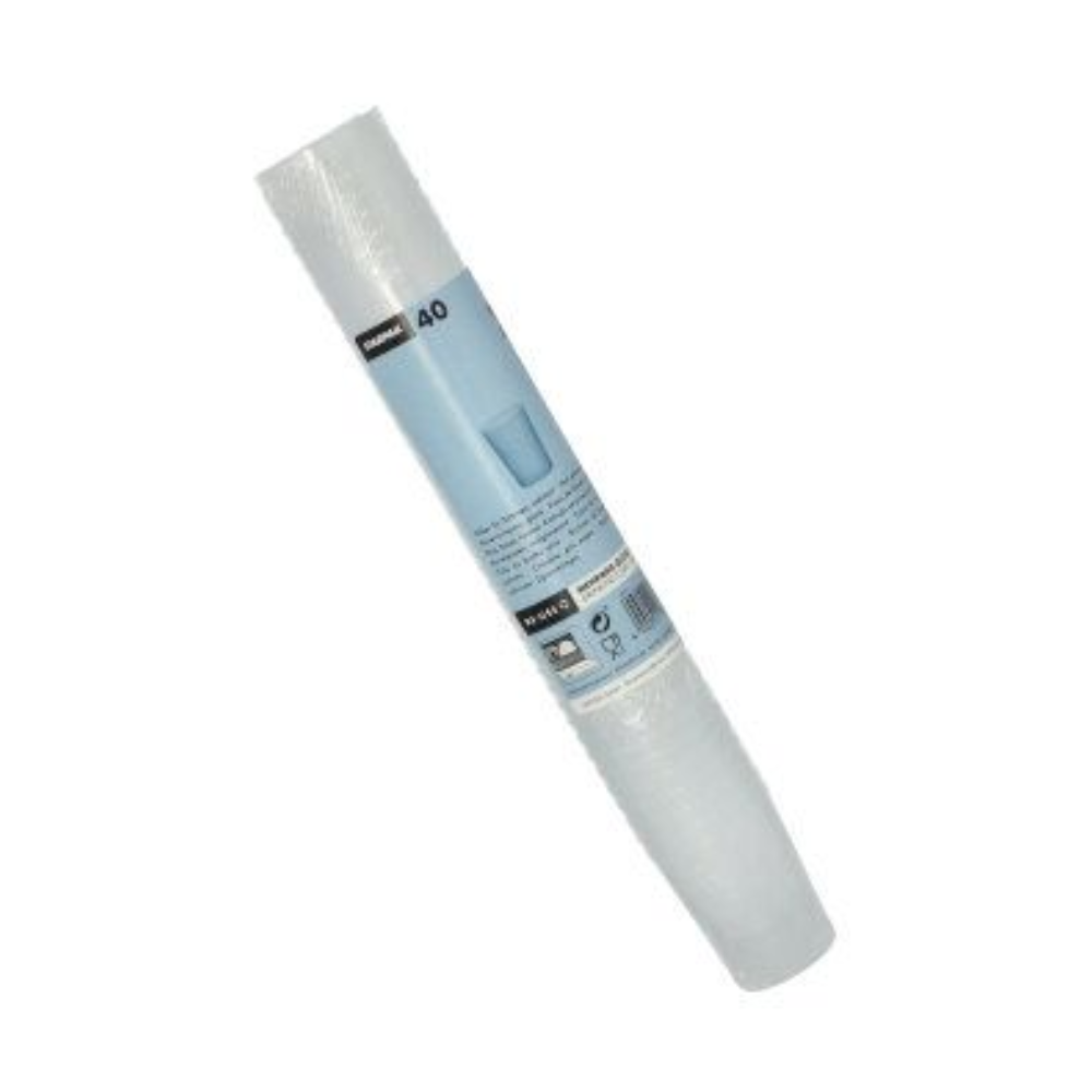Una confezione cilindrica con bicchierini da liquore riutilizzabili Starpak, dotata di un'etichetta con testo e illustrazioni, tra cui un disegno di una tazza blu. È posizionata verticalmente su uno sfondo bianco semplice. La confezione contiene 40 pezzi di bicchieri PP satinati e infrangibili da 4 cl.