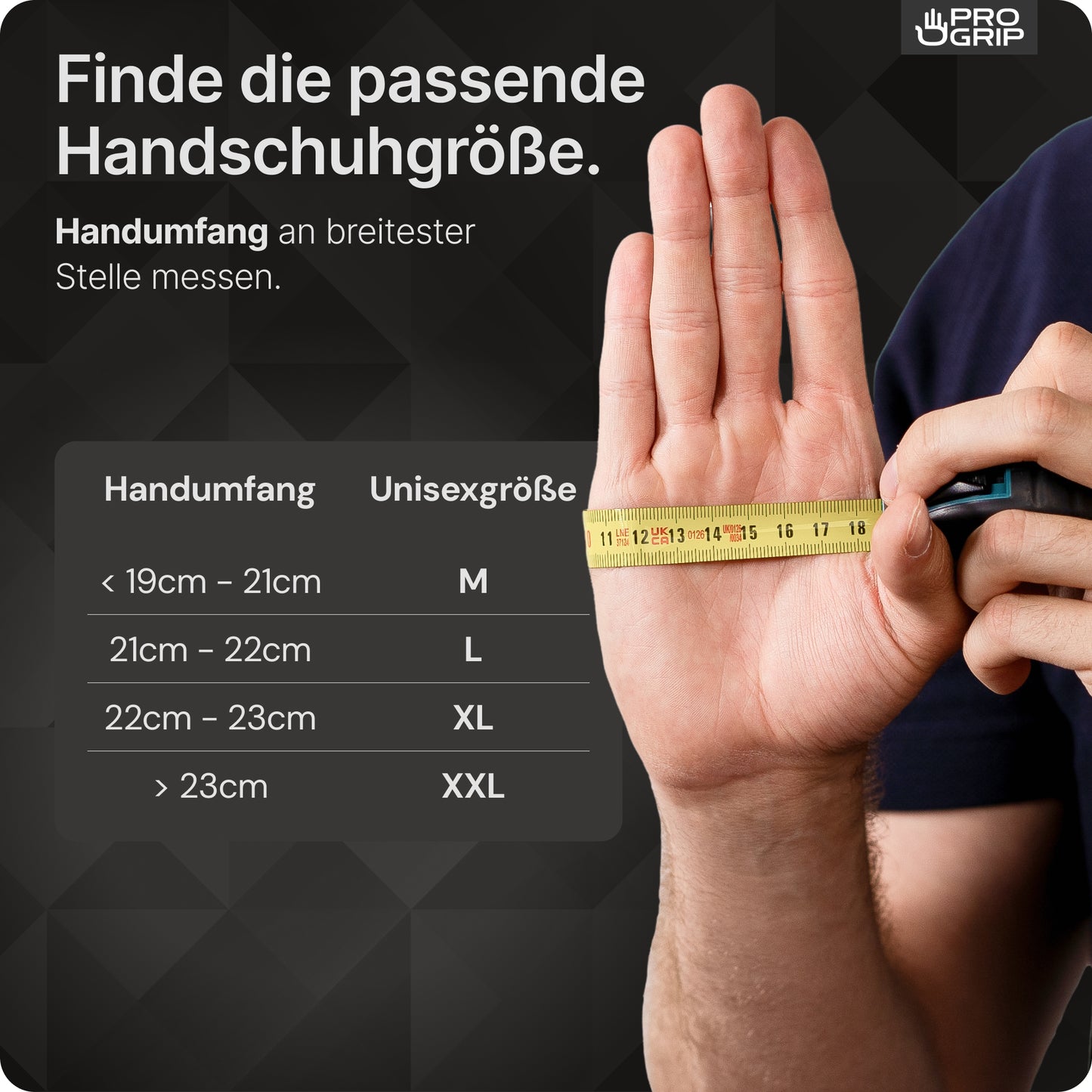 Eine Person misst ihre Hand mit einem gelben Band für die Größenbestimmung der ARNOWA GmbH PROGRIP NITRIL DIAMOND ORANGE Einmalhandschuhe. Eine Tabelle listet M, L, XL, XXL Handumfänge; messen Sie an der breitesten Stelle für die beste Passform dieser reißfeste Nitrilhandschuhe.