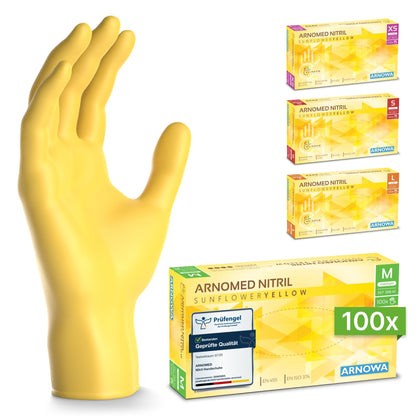 Un guanto monouso ARNOMED NITRIL SUNFLOWER YELLOW della ARNOWA GmbH è in piedi a sinistra, a destra ci sono scatole senza lattice in XS, S, M e L. Ogni scatola contiene 100 guanti in nitrile gialli.