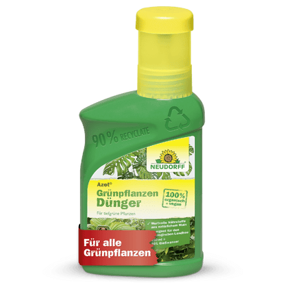 Una bottiglia di plastica verde di Neudorff Shop Azet Fertilizzante liquido per piante verdi con un tappo giallo, contrassegnata come fertilizzante vegano organico al 100% per piante verdi, fornisce nutrienti essenziali e ha un simbolo di riciclaggio con testo tedesco.