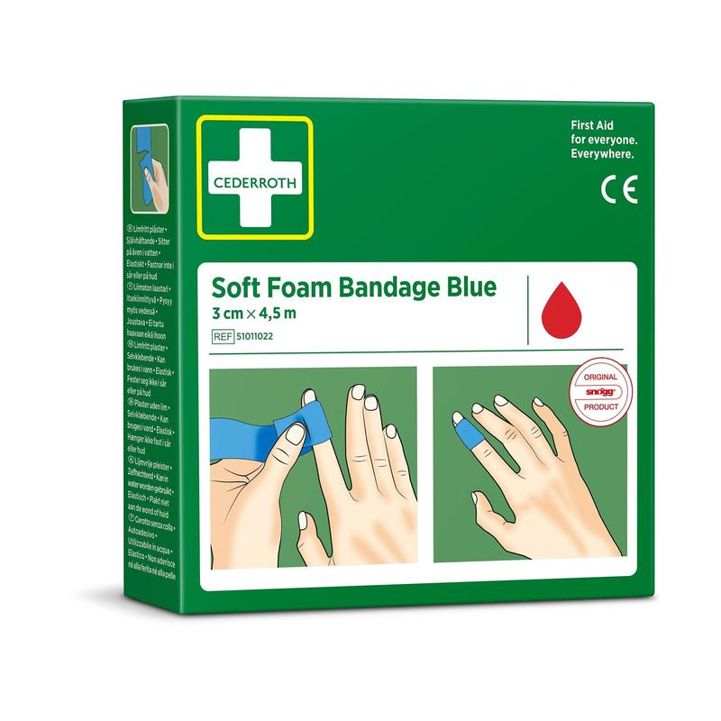 Una confezione verde di "Cederroth soft foam bende blu 3x450cm" di Orkla Wound Care AB mostra mani che applicano una benda blu. La confezione mostra un simbolo a goccia rosso e indica le dimensioni di 3 cm x 4,5 m (1 pezzo).