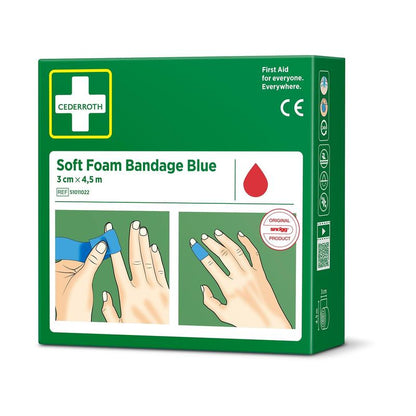 Una scatola verde Orkla Wound Care AB Cederroth soft foam bende blu 3x450cm (1 pezzo) mostra sulla parte anteriore immagini di mani che applicano una benda blu, e sul lato sono raffigurati simboli medici.