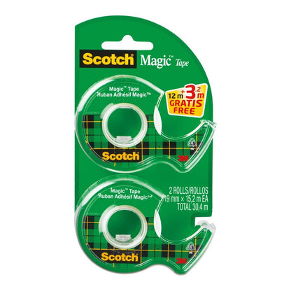 La confezione di nastro adesivo invisibile Scotch® Magic™ della 3M Deutschland GmbH contiene 2 rotoli (19 mm x 12 m + 3,2 m gratis) e un dispenser trasparente con una lunghezza totale di 30,4 m, confezionati su un supporto verde.
