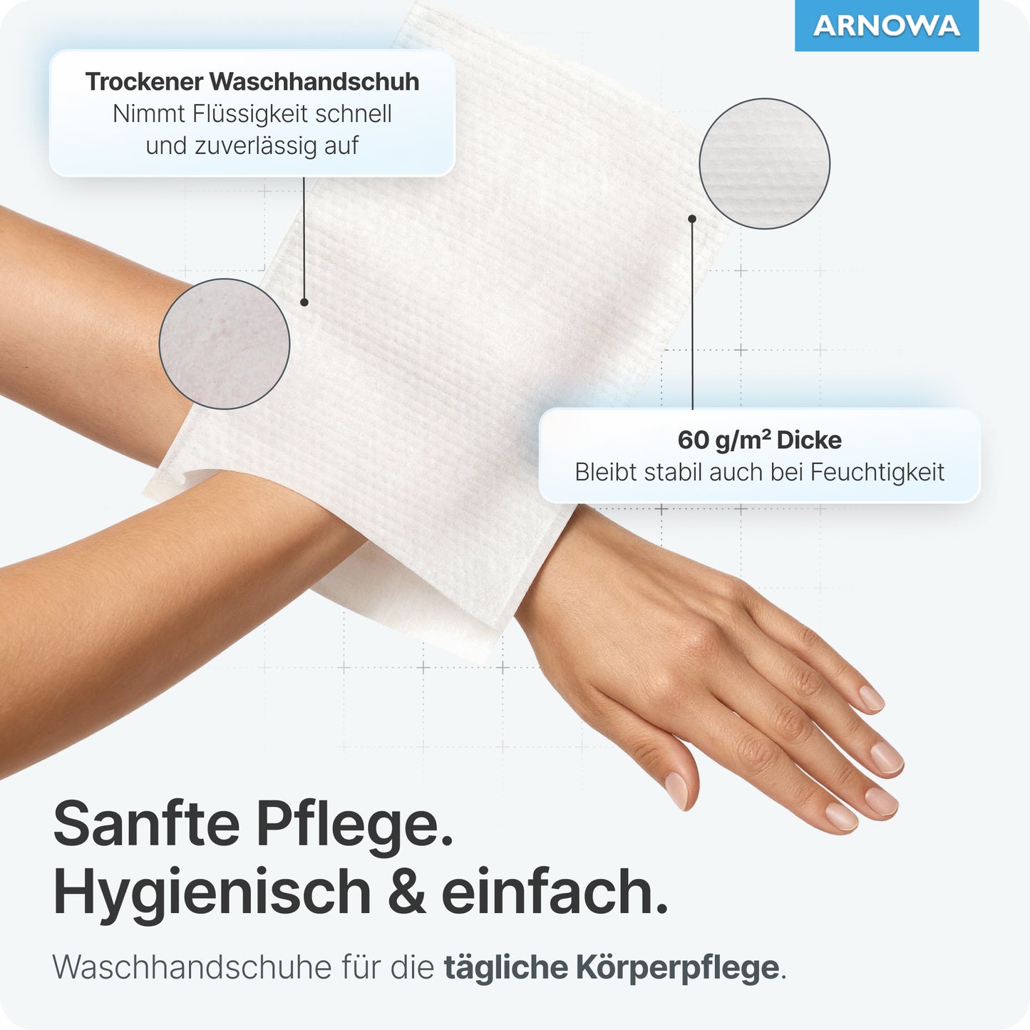 La mano sinistra di una persona indossa un guanto da lavaggio monouso ARNOMED in mollettone di ARNOWA GmbH, mentre la mano destra lo tocca. Punti salienti: assorbente, stabile a 60 g/m², sigillo Dermatest, ideale per la cura quotidiana della pelle e del corpo. Confezione: 50 pezzi.