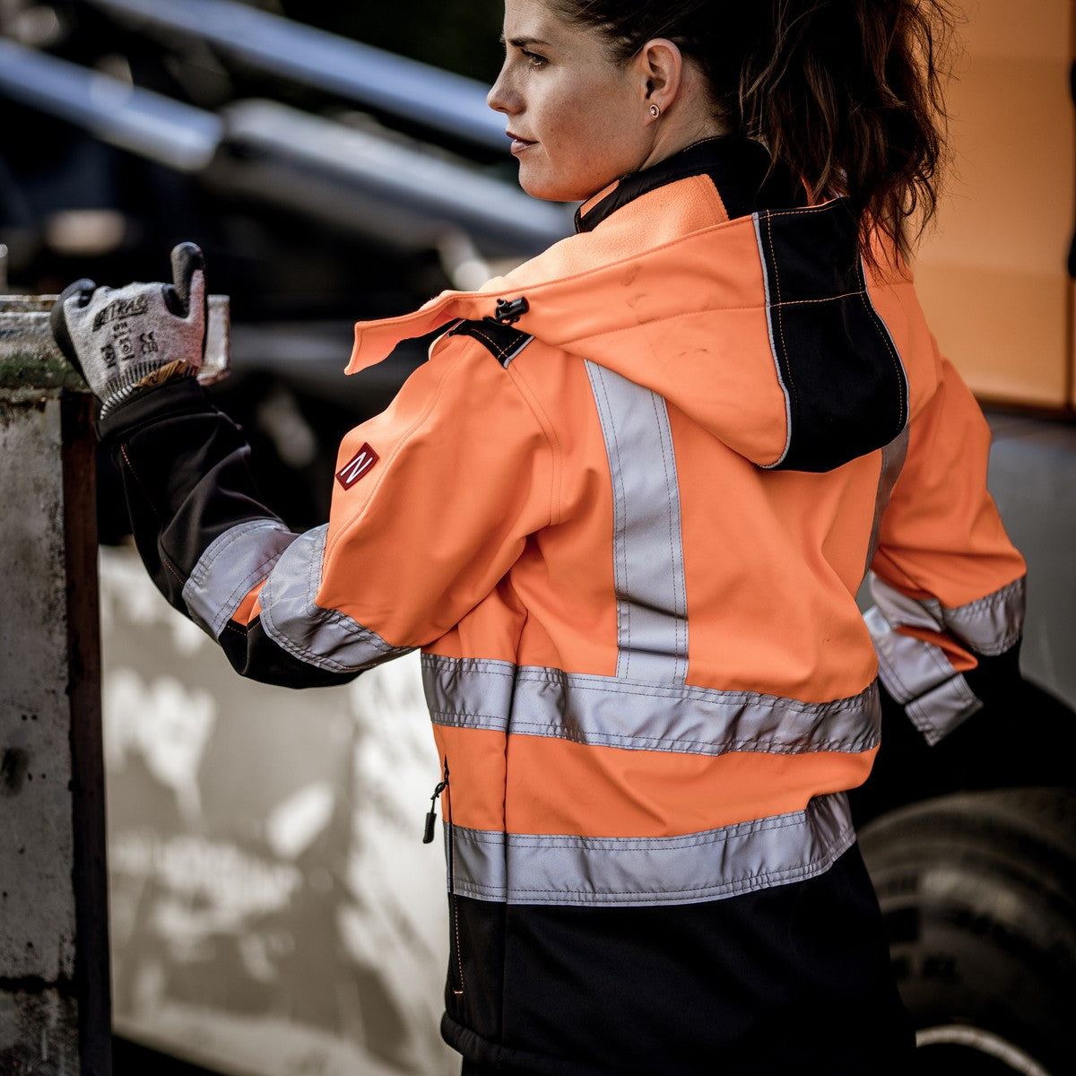 Cappuccio rimovibile NITRAS, arancione neon / nero, poliestere OEKO-TEX: 100% | Confezione (1 pezzo)