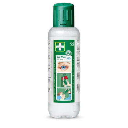 Bottiglia di plastica bianca con tappo verde e la scritta "Cederroth lavaggio oculare 2 x 500 ml, confezione da 2" di Orkla Wound Care AB. L'etichetta contiene un occhio illustrato, istruzioni, informazioni sul prodotto e una certificazione per la risposta rapida agli incidenti agli occhi.