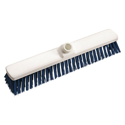 La scopa da cortile 400x60x50 mm, media durezza, di Diversey Deutschland GmbH & Co. OHG ha una testa rettangolare bianca con setole blu di media durezza e un foro centrale per il manico, ideale per la pulizia all'aperto, raffigurato su uno sfondo bianco semplice.