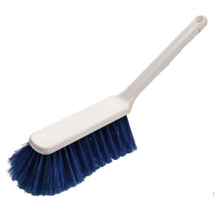 La scopa a mano 315x40x55 mm, morbida di Diversey Deutschland GmbH & Co. OHG dispone di setole blu, morbide, inclinate a sinistra e un manico in plastica, ideale per la pulizia di superfici delicate, raffigurata su uno sfondo bianco.