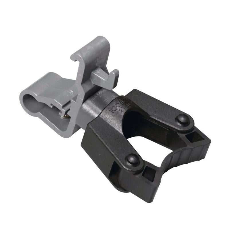 Eine Nahaufnahme des TASKI Stielhalters mit Klammer von Diversey Deutschland GmbH & Co. OHG, kompatibel mit den Tuchboxhaltern 7517270 oder 757371, mit grauem Aufsatz und schwarzer Federklammer auf weißem Hintergrund.