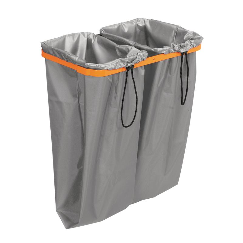Il sacco per lavaggio TASKI piccolo (26 l) di Diversey Deutschland GmbH & Co. OHG è un contenitore in tessuto grigio con due scomparti, bordo arancione e corde nere, ideale per ordinare oggetti o come borsa per attrezzi di pulizia. Richiede il supporto per scatola di panni 7517270 o 7517371.