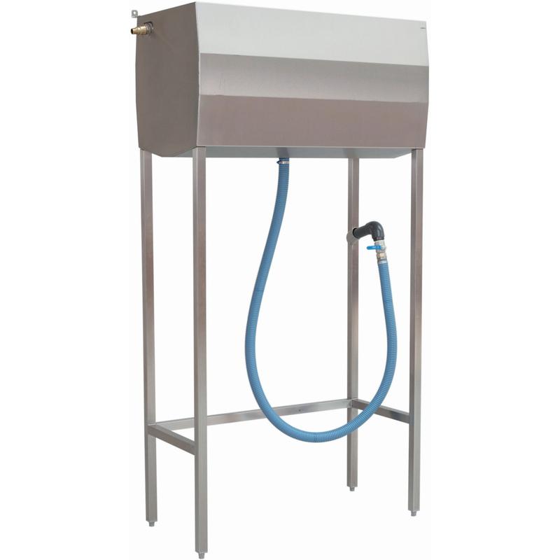 La Josto Service Station 300 di Diversey Deutschland GmbH & Co. OHG è una stazione di riempimento in acciaio inox da 300L per macchine lavasciuga, ideale per aziende di pulizia commerciali, dotata di un serbatoio rettangolare, supporto in metallo, tubo blu e pistola di erogazione.