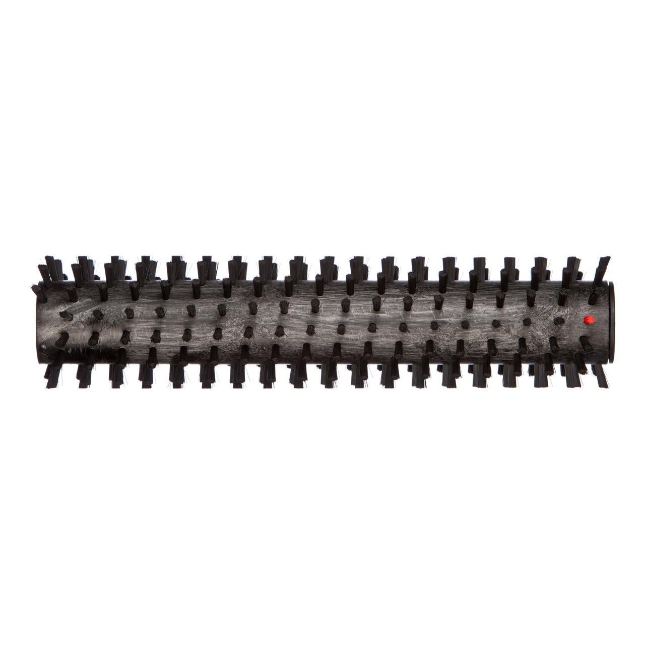 La spazzola estrattiva TASKI procarpet 30 nera e cilindrica di Diversey Deutschland GmbH & Co. OHG ha setole corte distribuite uniformemente e un piccolo punto rosso a un'estremità. Raffigurata su sfondo bianco. Ideale per tappeti e imbottiti. Confezione: 1 pezzo.