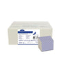 Una grande scatola bianca con la scritta "Carta igienica "Folded" Ultrasoft 36x250 pz., 2 strati, bianca, certificata ecologicamente" della Diversey Deutschland GmbH & Co. OHG si trova dietro fogli piegati con bordo a motivo blu; i dettagli del prodotto sono visibili.