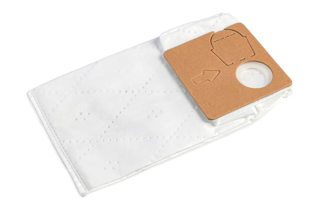 Un sacchetto per aspirapolvere TASKI AERO UP di Diversey Deutschland GmbH & Co. OHG con colletto di cartone marrone, apertura rotonda e freccia su sfondo bianco. La confezione contiene 1 pezzo.