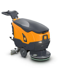 La TASKI ULTIMAXX 900 SD43 BMS 13A di Diversey Deutschland è una nuova lavasciuga senza motore con serbatoio da 20L e disco singolo da 43cm, raffigurata in arancione/nero con manubrio e ruote su sfondo bianco.