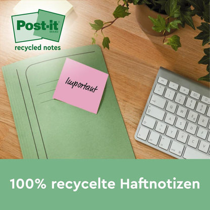 Un Post-it® Recycling Z-Note rosa (76 x 76 mm, 100 fogli/blocco, 100% PEFC) della 3M Deutschland GmbH con la scritta "Importante" si trova su un raccoglitore verde accanto a una tastiera e una pianta. Testo: "Note adesive riciclate al 100%" & "Note riciclate Post-it."