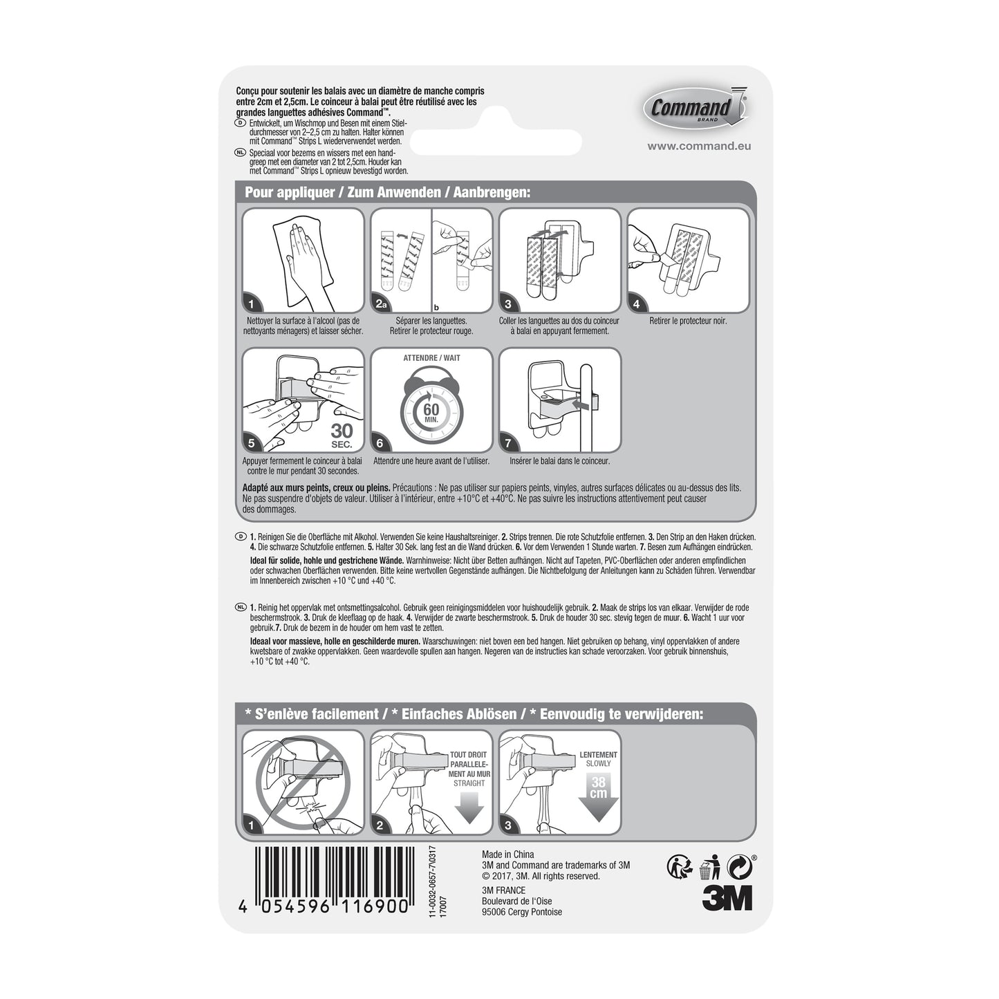 Il retro di una confezione di supporto per scopa Command™, 17007-FR di 3M Deutschland GmbH, mostra un'istruzione illustrata e multilingue per l'applicazione e la rimozione del supporto con strisce adesive Command. I diagrammi guidano passo dopo passo attraverso il montaggio e lo smontaggio.