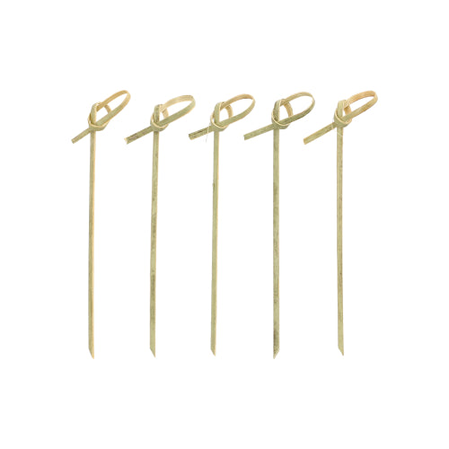 Cinque PAPSTAR 40 spiedini finger food "pure" della PAPSTAR GmbH, con anelli annodati in cima, sono disposti verticalmente in fila su uno sfondo bianco.