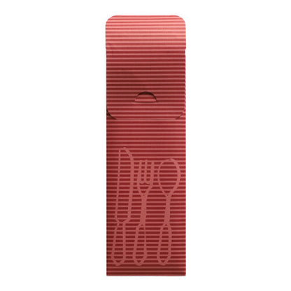 Le PAPSTAR 100 tasche per posate (23,5 x 7,3 cm) della PAPSTAR GmbH sono tasche per posate rosse, longitudinalmente rigate, in carta con forchette, coltelli e cucchiai in rilievo, una linguetta di chiusura e un tovagliolo da bistrot colorato - ideale per l'uso gastronomico.