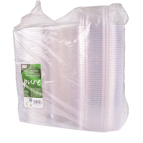 Una confezione avvolta in pellicola di plastica trasparente con 50 ciotole per gastronomia e insalata "pure" in PLA trasparente con coperchio a scatto, con un'etichetta verde-bianca sul davanti con il marchio e le informazioni sul riciclaggio della PAPSTAR GmbH.