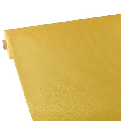 Un rotolo di tovaglia Starpak, simile al tessuto, tessuto non tessuto "soft selection plus" viene parzialmente srotolato e presentato su uno sfondo bianco semplice.