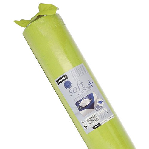 Un rotolo parzialmente aperto di tovaglia Starpak verde chiaro, simile al tessuto "soft selection plus"; l'etichetta mostra testo e immagini con questo durevole tessuto non tessuto Starpak in uso su un tavolo.