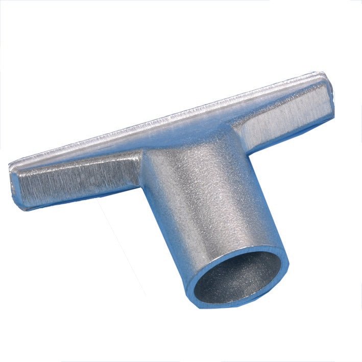 L'ugello per imbottiture di Diversey Deutschland GmbH & Co. OHG per TASKI vacumat (confezione da 1 pezzo) è uno strumento di pulizia metallico a forma di T ed è presentato su uno sfondo bianco.