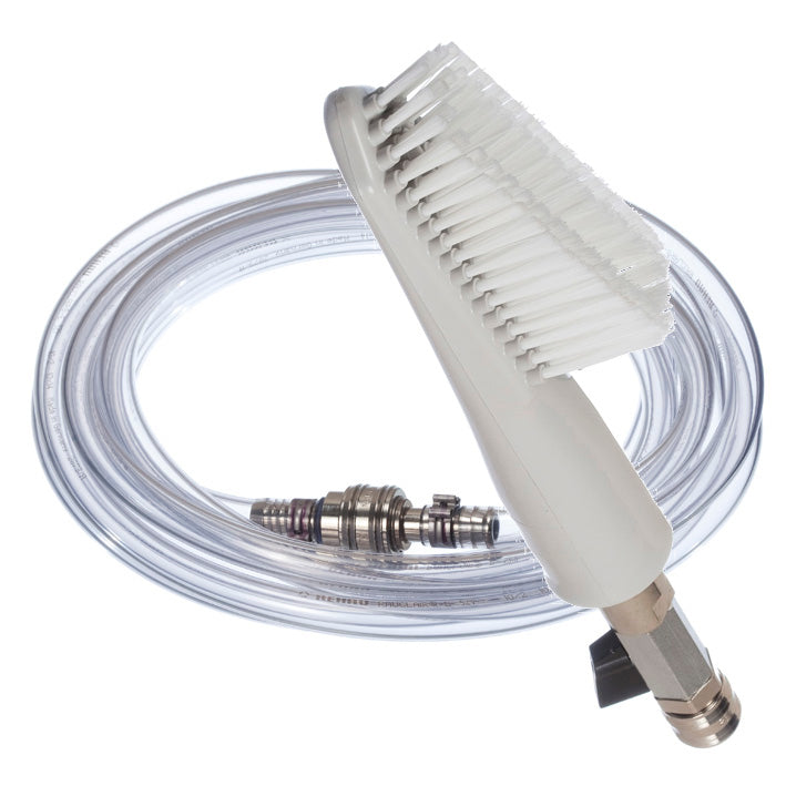 Il set di shampoo a mano di Diversey (per TASKI ergodisc 165/duo) contiene spazzola e tubo - ideale per la pulizia professionale. Confezione da 1 pezzo.