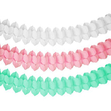 La PAPSTAR GmbH Ghirlanda di carta (Ø 16 cm), assortita in colori "Pastel", si presenta nei colori Bianco, Rosa e Verde Menta con un motivo geometrico piegato - una scelta elegante per una decorazione di festa in colori pastello.