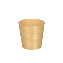 Le 50 ciotole finger food, legno "pure" rotonde della PAPSTAR GmbH sono piccoli bicchieri di legno leggeri con venature naturali e bordi lisci - perfetti per un servizio ecologico. Raffigurati su uno sfondo bianco semplice.