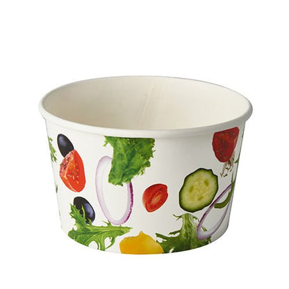 Le ciotole per insalata Starpak 50 in cartone "To Go" (600 ml, Ø 12,5 cm x 7,5 cm) sono stampate all'esterno con motivi colorati di verdure. Questo set contiene 50 ciotole di cartone robuste, perfette per le insalate da asporto. La ciotola è raffigurata vuota su sfondo bianco.