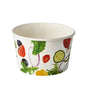 Le ciotole per insalata Starpak 50 in cartone "To Go" (600 ml, Ø 12,5 cm x 7,5 cm) sono stampate all'esterno con motivi colorati di verdure. Questo set contiene 50 ciotole di cartone robuste, perfette per le insalate da asporto. La ciotola è raffigurata vuota su sfondo bianco.
