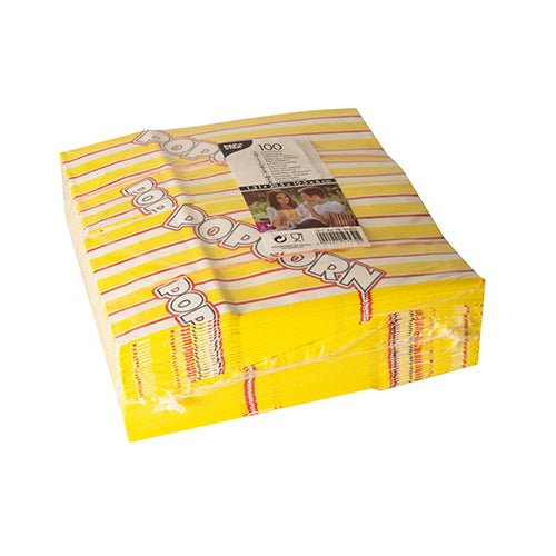 Una pila di sacchetti di popcorn della PAPSTAR GmbH, sostituto della pergamena resistente al grasso, giallo e bianco a strisce con la scritta rossa "Popcorn", viene consegnata in un imballaggio di plastica con la scritta "100 sacchetti per confezione".