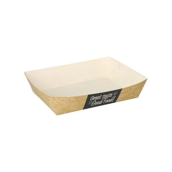 I 50 vassoi snack "pure" della PAPSTAR GmbH sono vassoi monouso rettangolari in cartone con esterno marrone, interno bianco e la scritta "Great taste & Good food!" in caratteri bianchi. Questo vassoio sostenibile è vuoto.